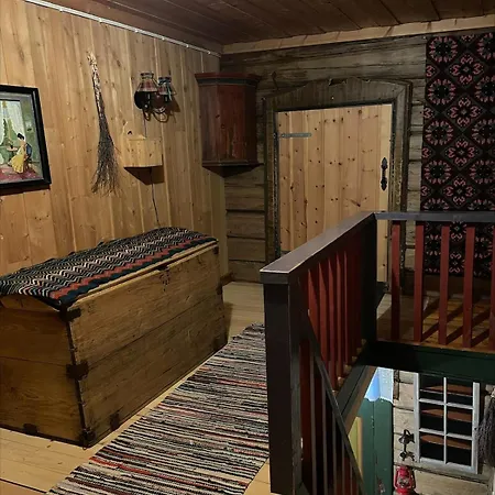 Koselig Tømmerhus På Gammel Gård I Skåbu * Graupe