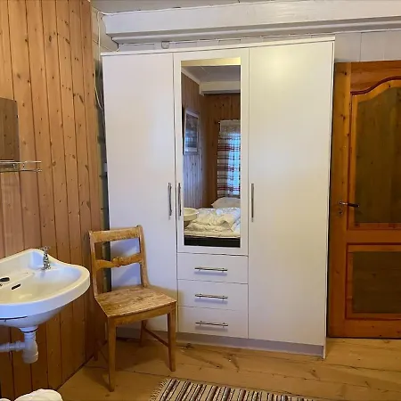 Koselig Tømmerhus På Gammel Gård I Skåbu Feriehus Graupe