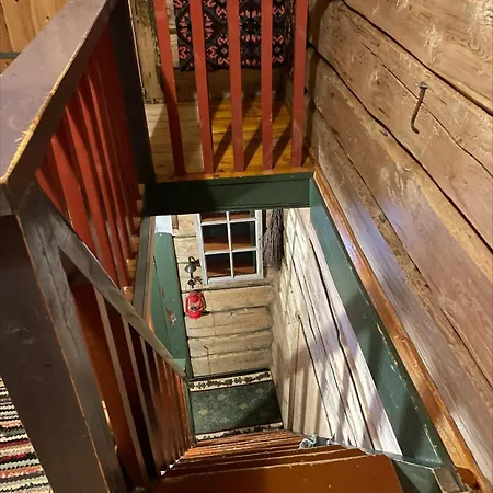 Feriehus Koselig Tømmerhus På Gammel Gård I Skåbu