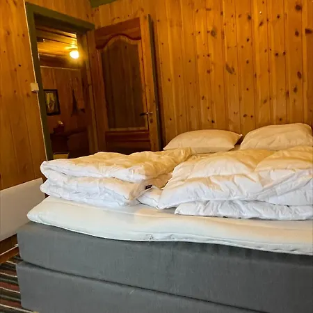 Feriehus Koselig Tømmerhus På Gammel Gård I Skåbu