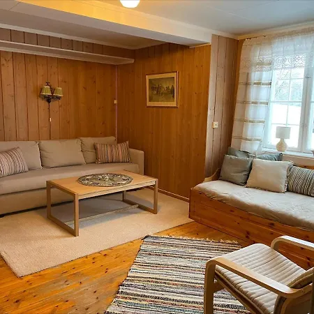 Feriehus Koselig Tømmerhus På Gammel Gård I Skåbu