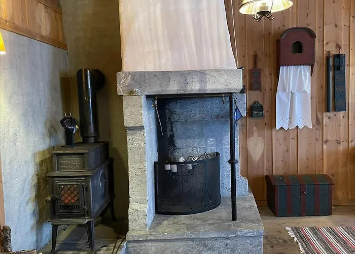 Koselig Tømmerhus På Gammel Gård I Skåbu Feriehus