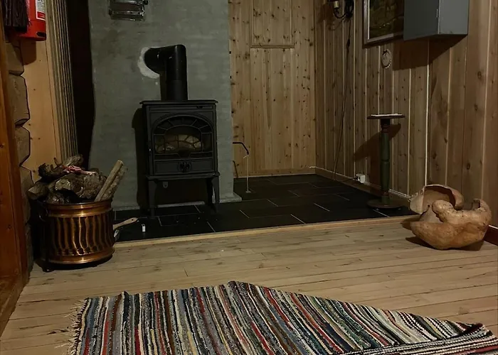 Koselig Tømmerhus På Gammel Gård I Skåbu Graupe